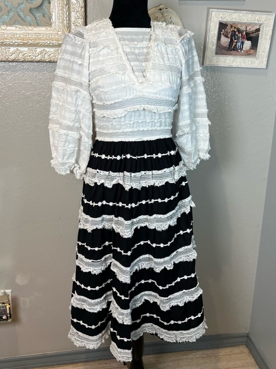 Ulla Johnson Dresses & Skirts - Ulla Johnson Black & White Tiered Lace A-line Midi Dress